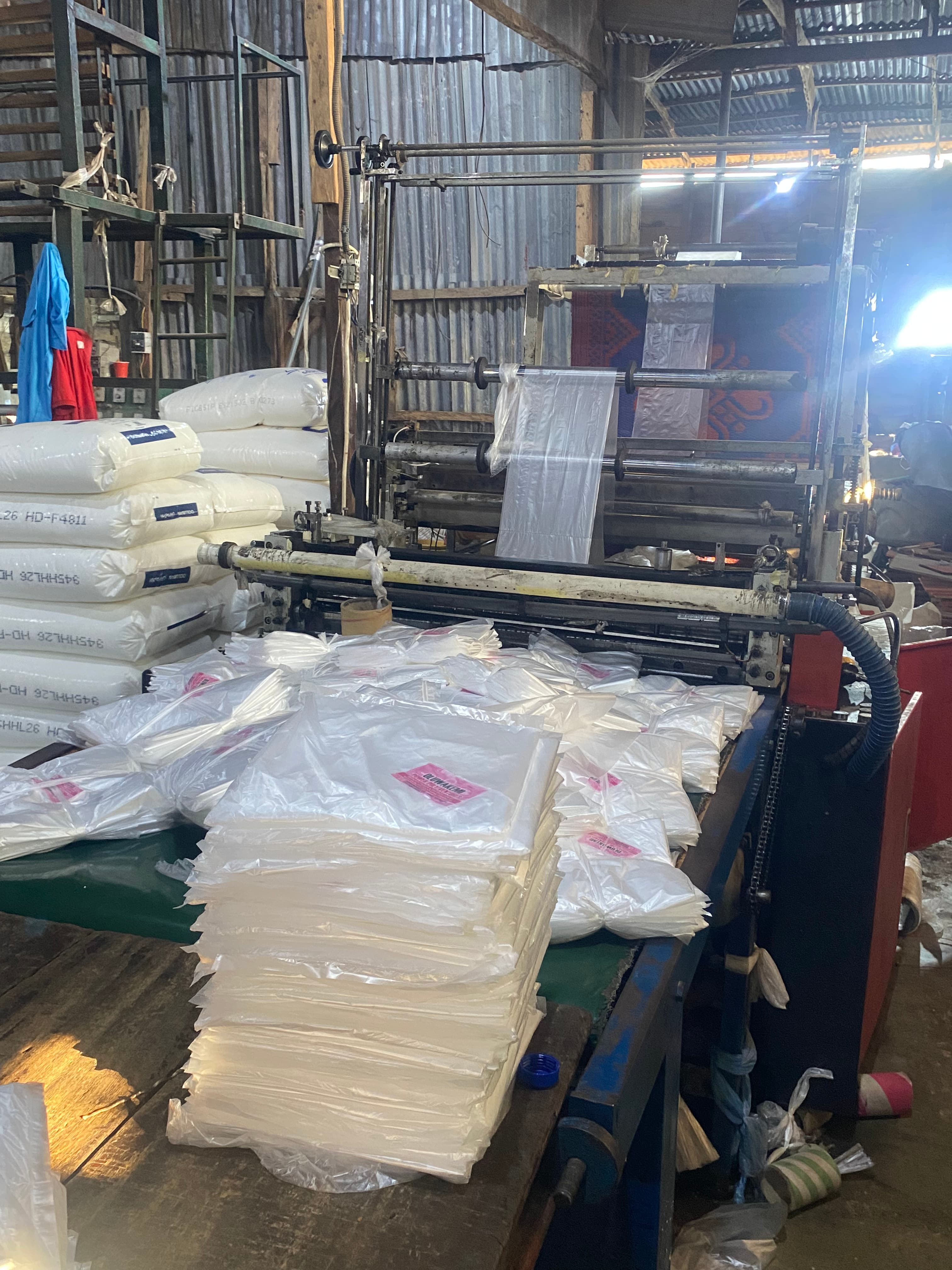 Bag Cutting & Sealing Machine